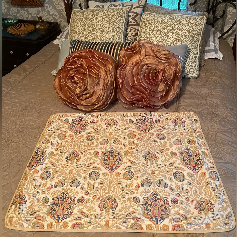 NEW WITHOUT TAGS===2 CHAPS Queen Size Pillow Shams